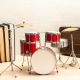 Enfeite de Metal Bateria Vermelho – ETNA